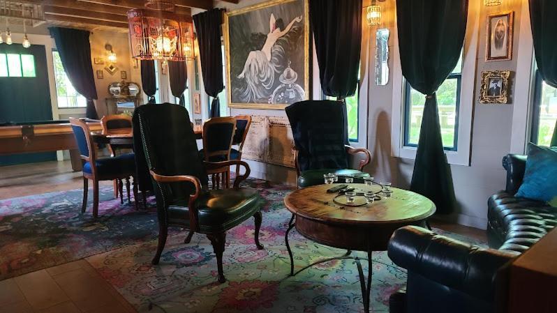 Cedar Oaks Inn Llc Дикинсон Экстерьер фото